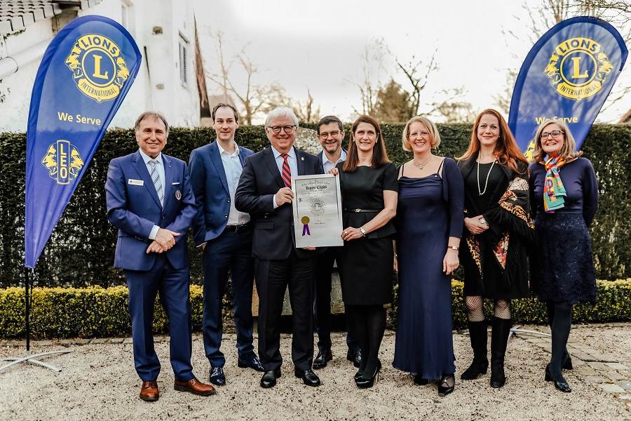 Vorstand: v re. Katharina von Wrede, Verena Grothe-Friedrich, Claudia Sielermann, Maren Krombach, Dr. Jürgen Oeder, Governor Dieter Schubmann-Wagner, Schatzmeister Florian Wilms und Gründungsbeauftragter Egon Kämmerer.